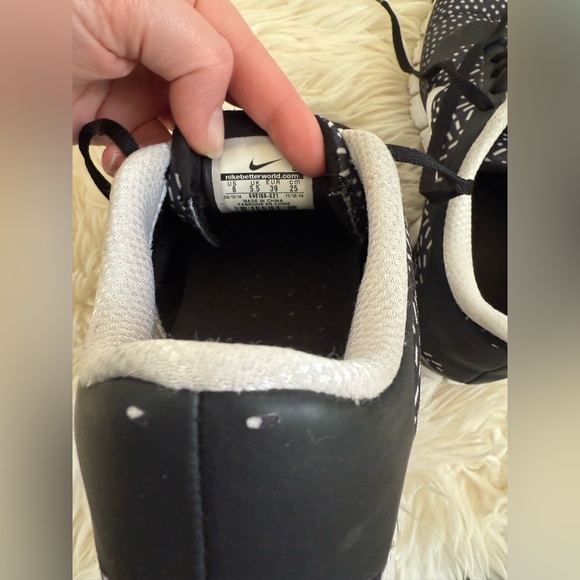 Women’s Nike Black and White Polka Dot Shoes size 8 - Picture 4 of 6